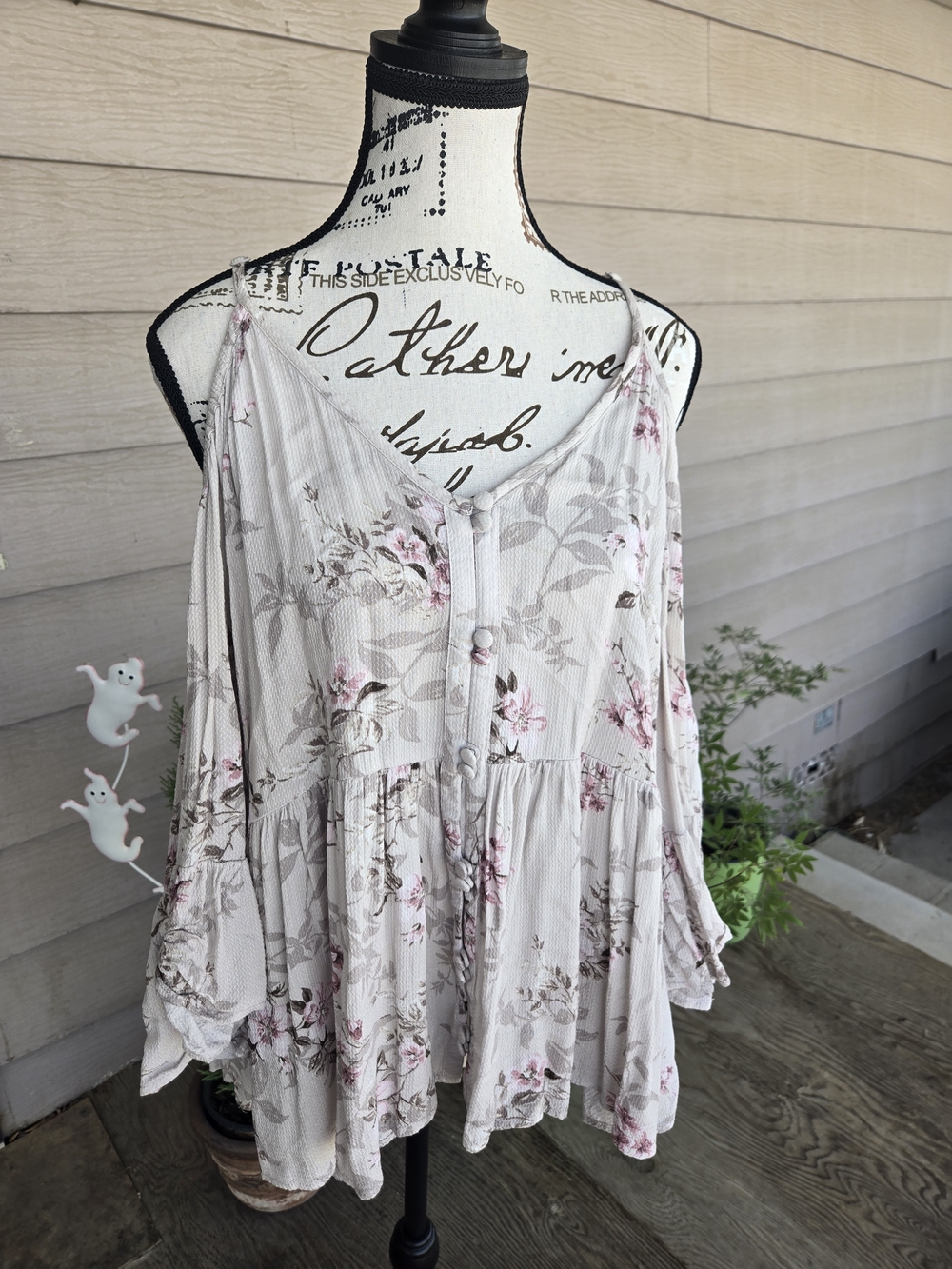 Torrid Cold Shoulder BabydollTop. Ivory And Lavender And Pink. Size 1XL